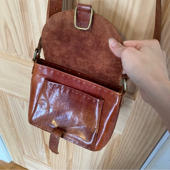 Beautiful leather bag. Handmade by artisan leather artist in south India. - Picture 6 of 16